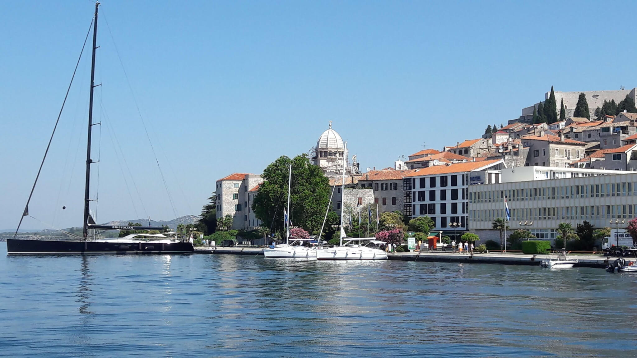 Bootsführerschein in Kroatien absolvieren und wunderbare Tage an der Küste erleben.